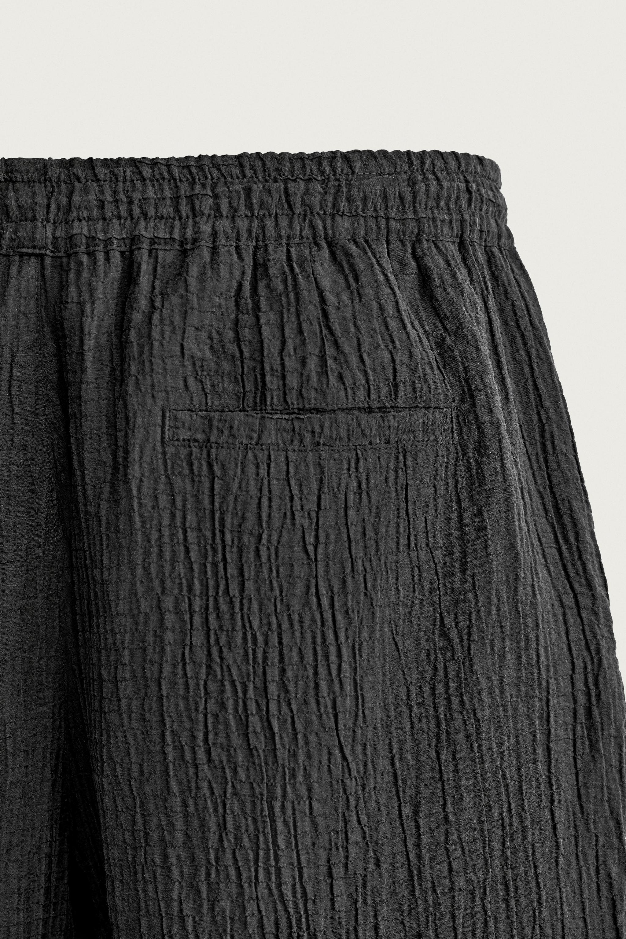 TEXTURED RELAXED FIT SHORTS